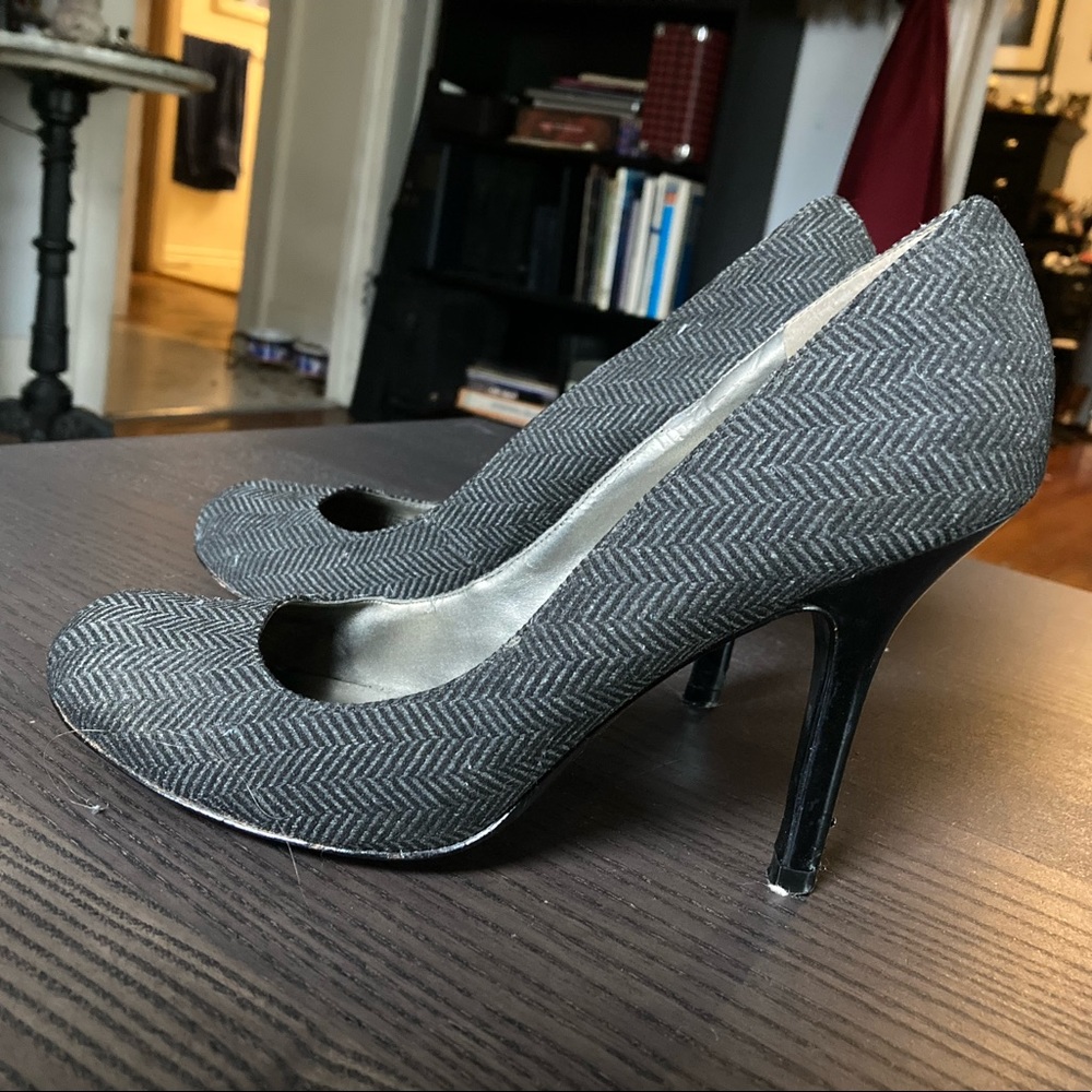 Jessica Simpson Grey Black Pumps Heels Houndstooth Size 7.5 Sexy Classy